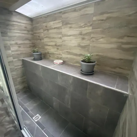 アパート Maisonette